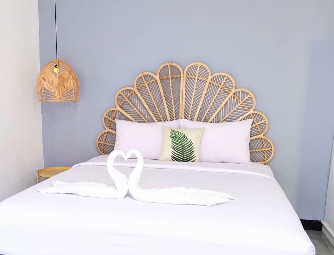 Rarem Bed & Breakfast Бандар Лампунг Екстериор снимка