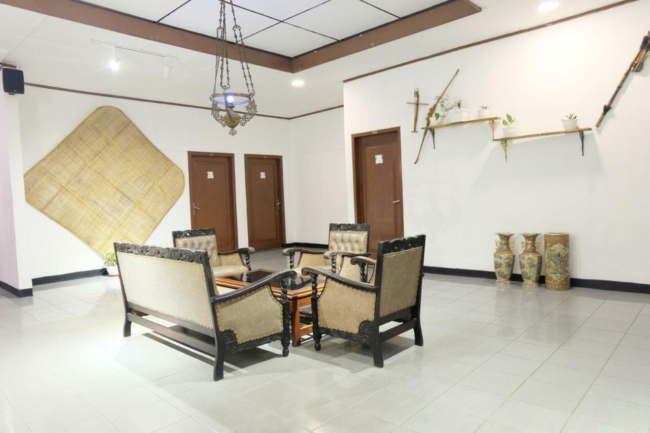 Rarem Bed & Breakfast Бандар Лампунг Екстериор снимка